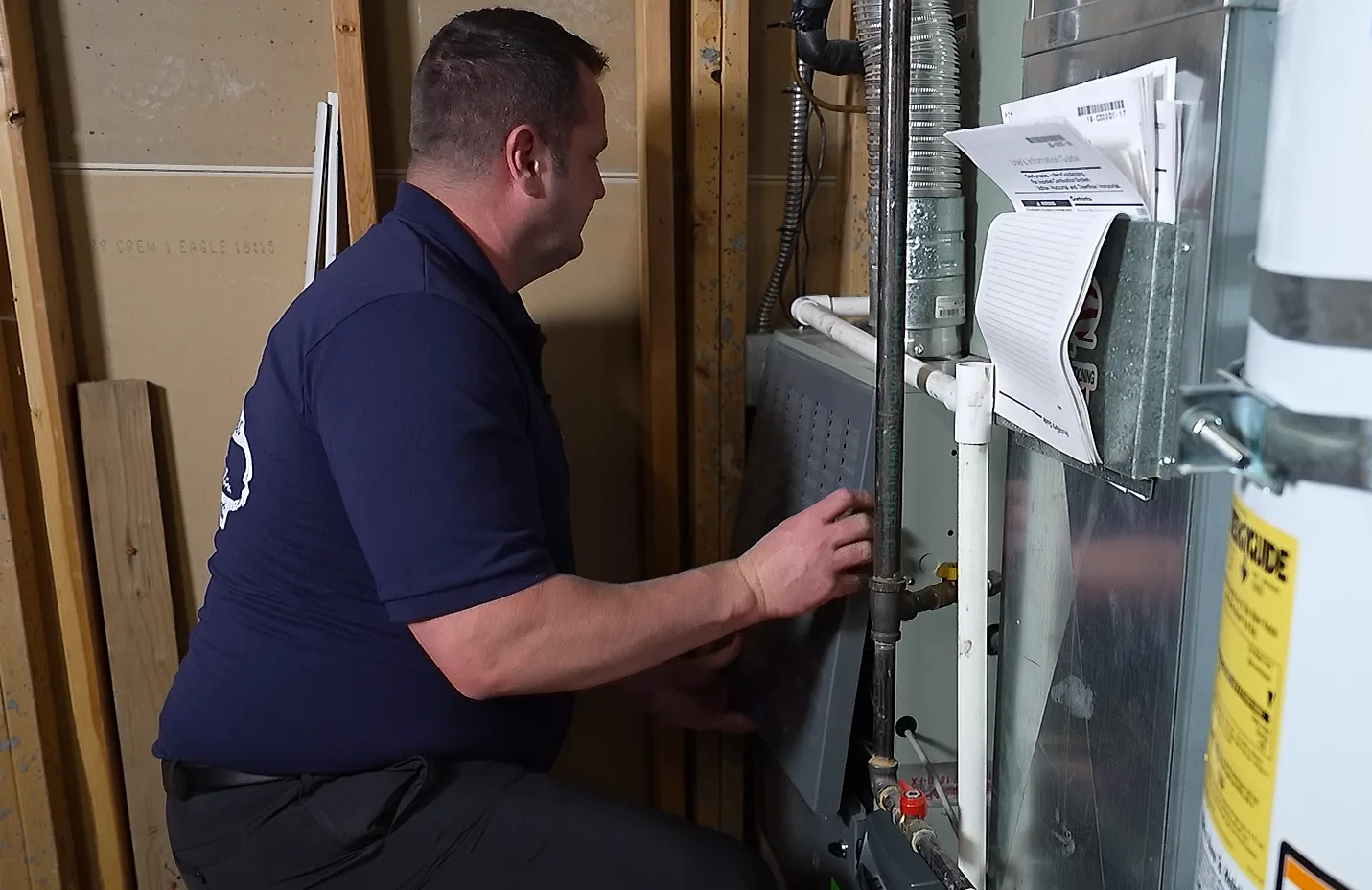 HVAC service technician in Holladay